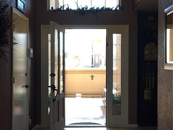 5th image of 407 Emerald Shore Ln
