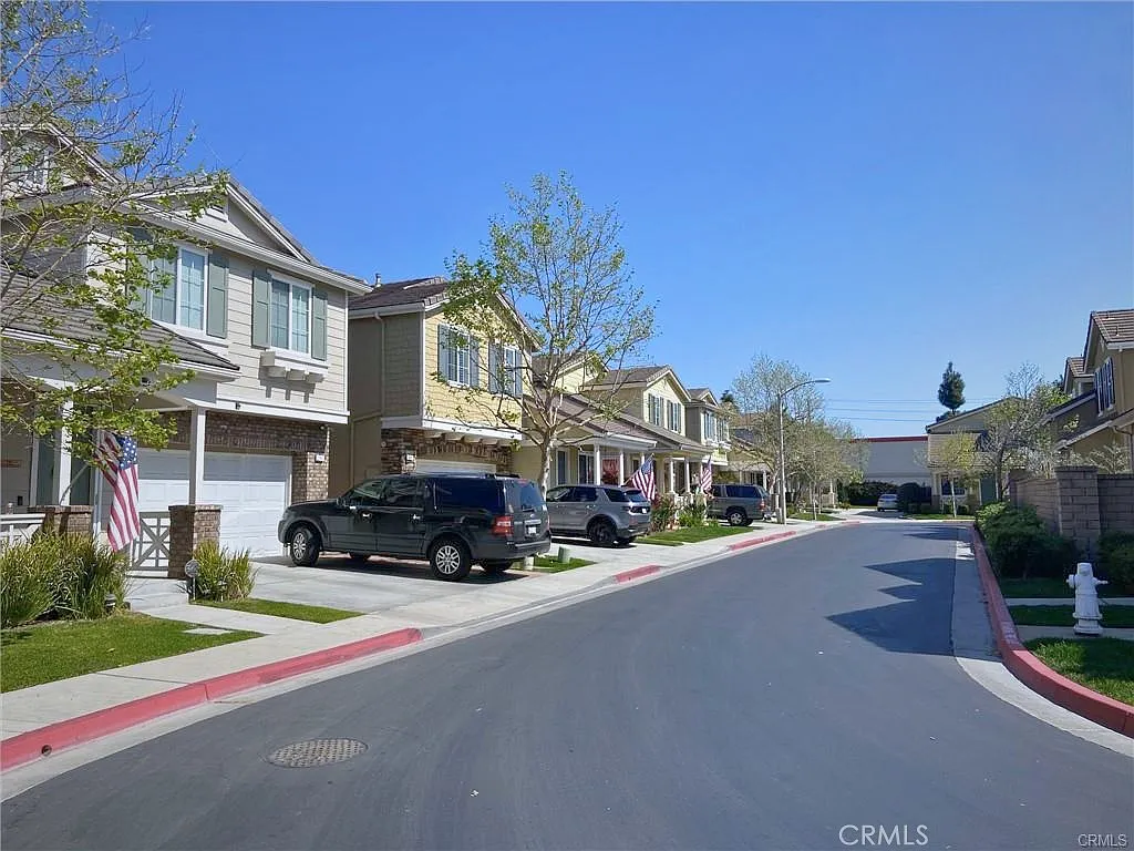 4 bed, 3.5 bath, 2575 sqft, $6,950 — Photo 4