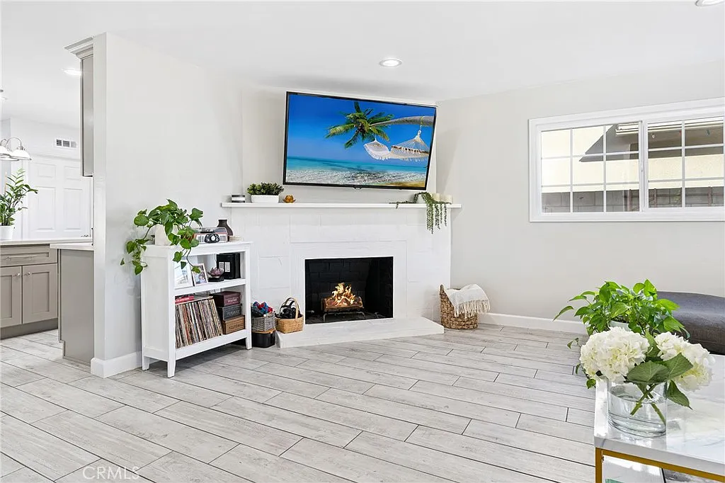 4 bed, 2053 sqft, $5,500 — Photo 3