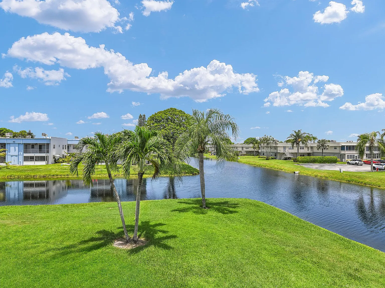 1 bed, 1.5 bath, 720 sqft, $1,700 — Photo 2