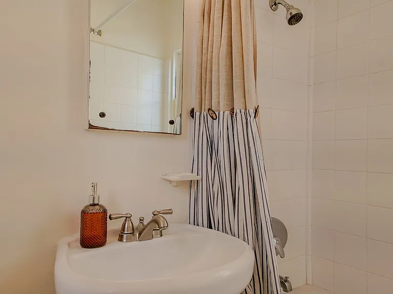 Chateau Louise — Photo 9