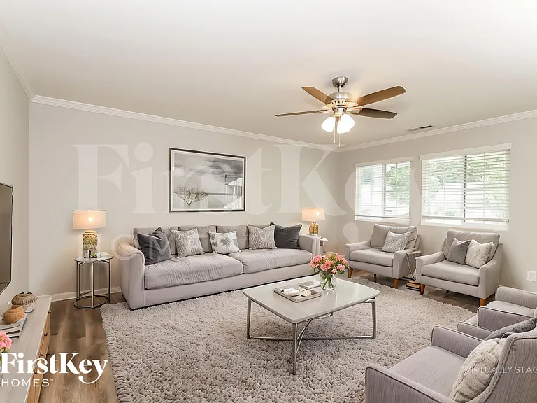 400 Walnut Crossing Dr — Photo 5