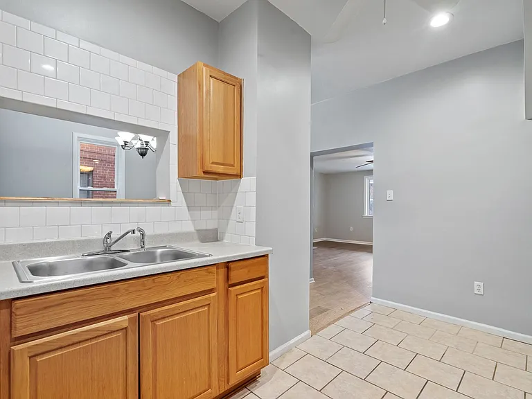 410 Lorenz Ave — Photo 9