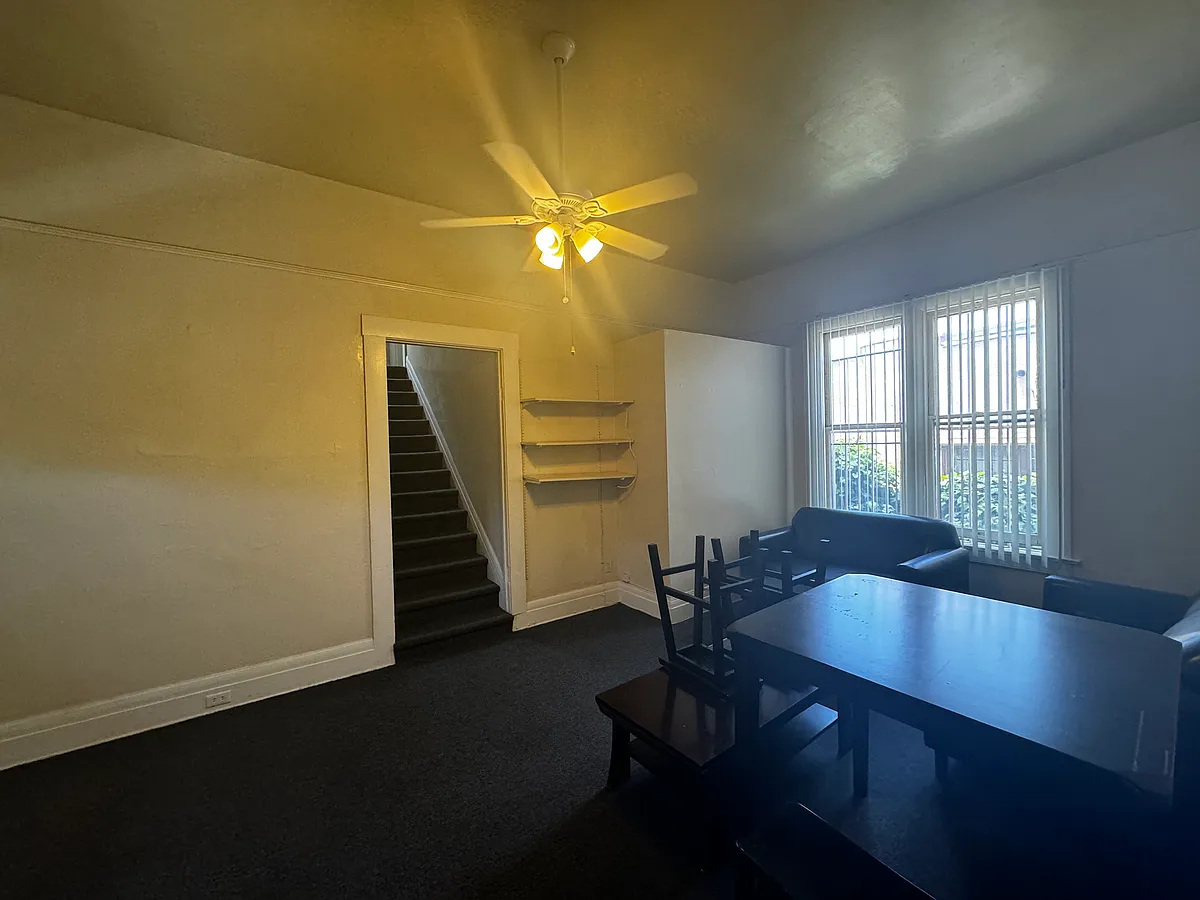 Photo 1 of 4 - 1294 W 29th St #1294 - Los Angeles, CA Primary Photo - 1294 W 29th St #1294