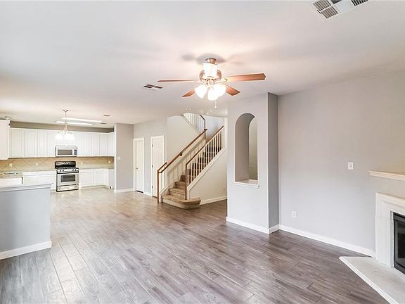 2nd image of 2616 Lynnbrook Dr
