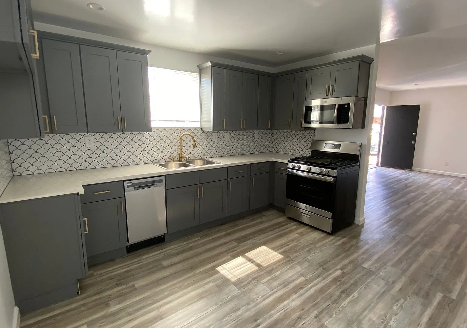 5642 Klump Ave. — Photo 2