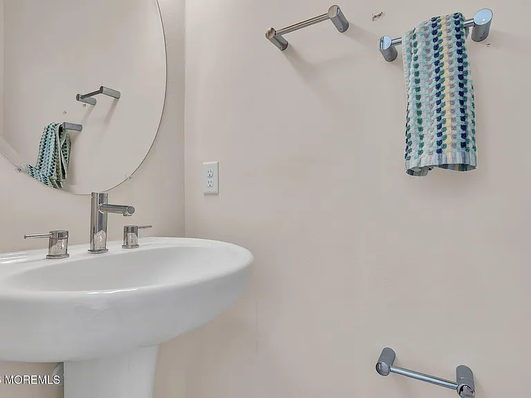 1403 N Kingsley St #210 — Photo 39