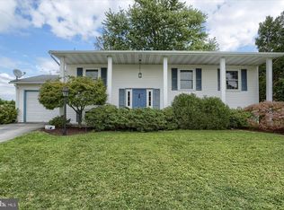 2861 Southwick Dr, Lancaster, PA 17601