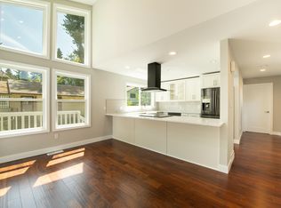 10017 Roosevelt Way NE, Seattle, WA 98125