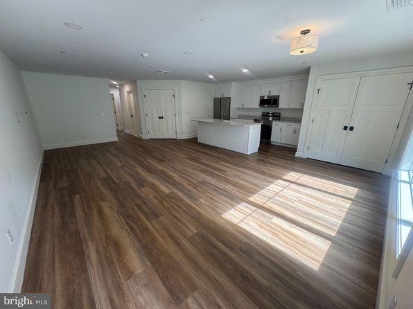 1087 Mount Tom Rd #205