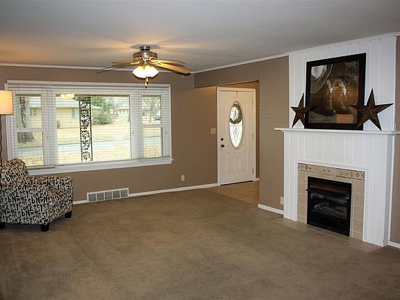 4th image of 300 N 12th St