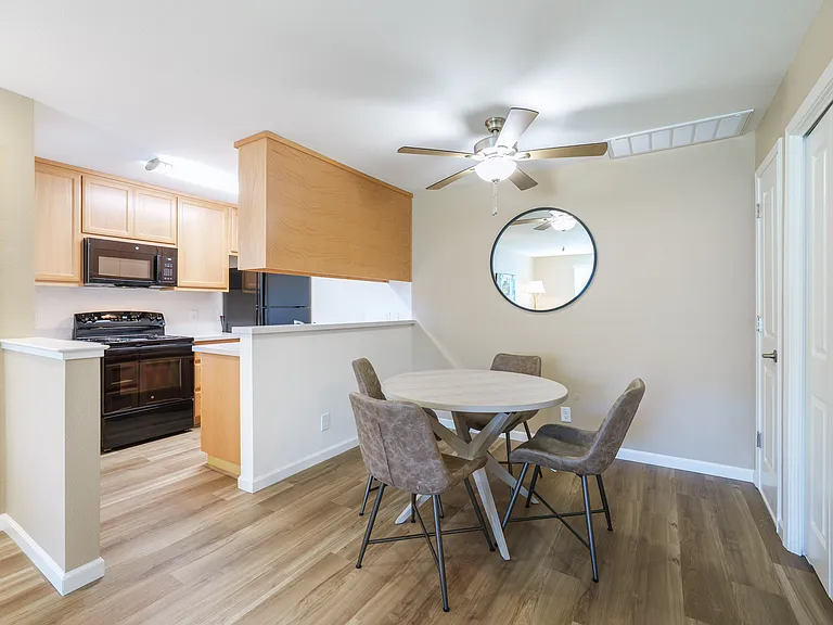 Woodland Hills Apartments — Photo 17