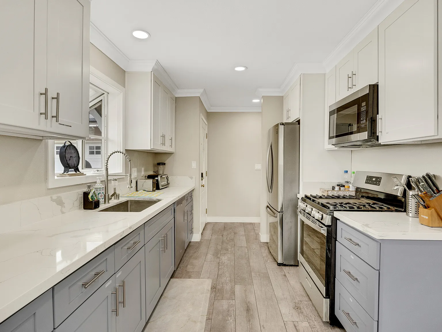 5 bed, 2126 sqft, $10,000 — Photo 2