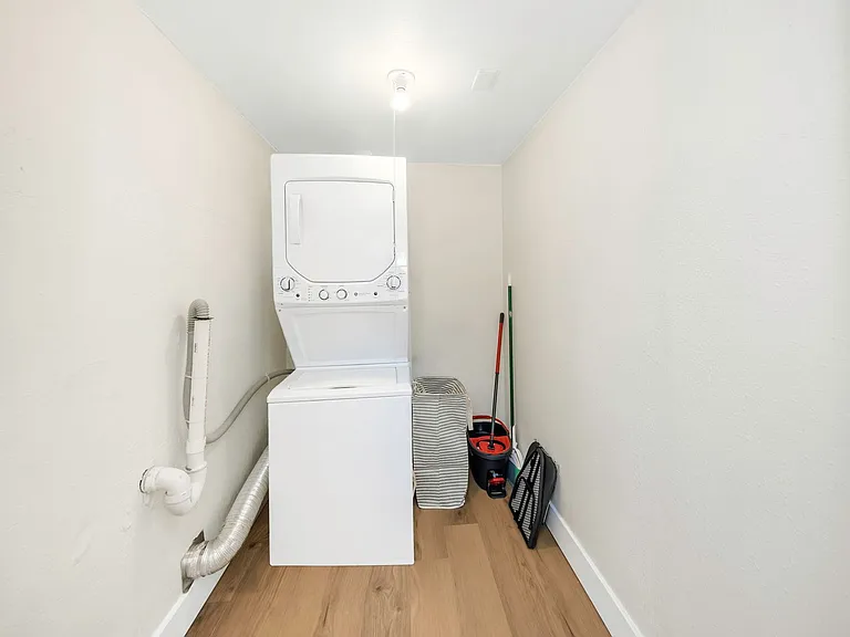 416 Skinner Blvd — Photo 26