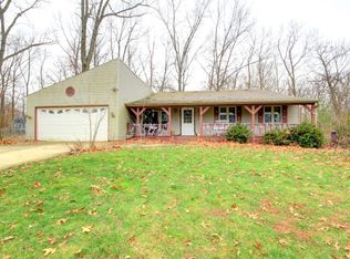 1205 Riverside Ct, Mahomet, IL 61853