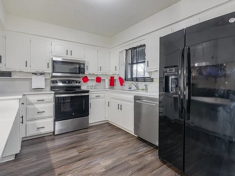 501 Field St — Photo 12
