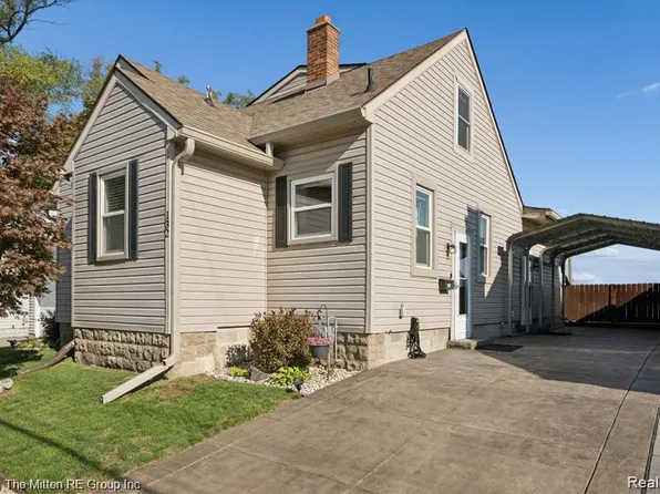 132 N Liberty St, Belleville, MI 48111