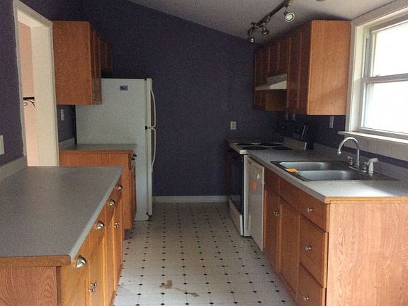 5th image of 314 E 6th St