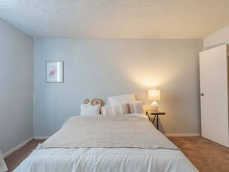 High Park Apartments — Photo 6