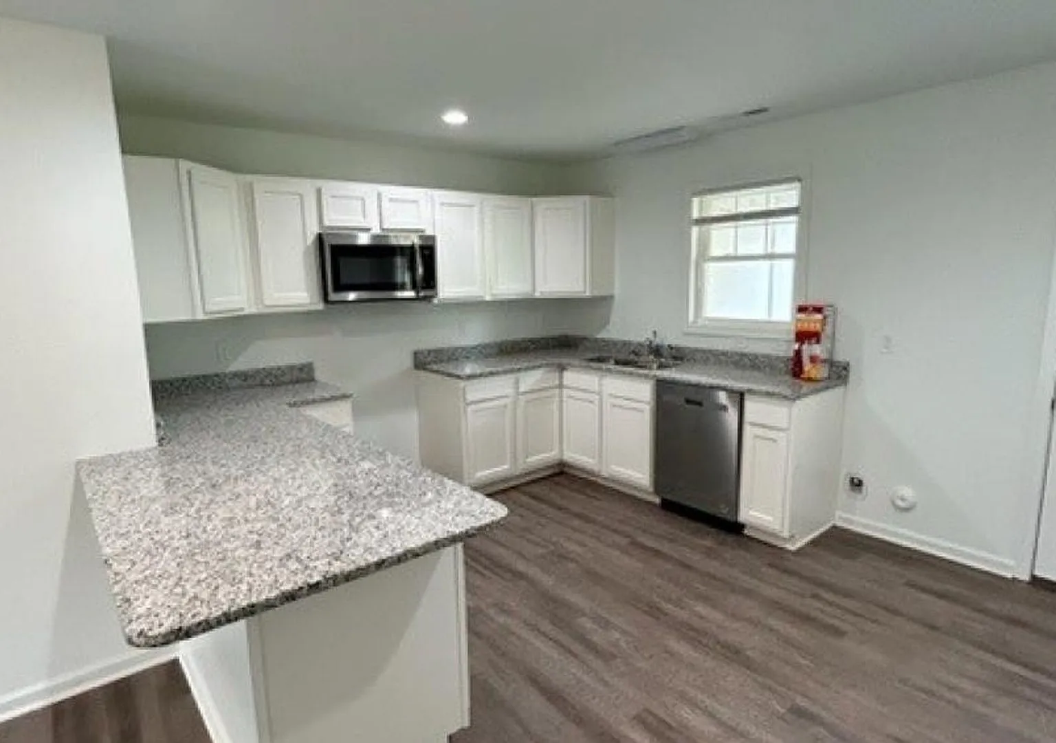 Hunter Street Apartments — Photo 2