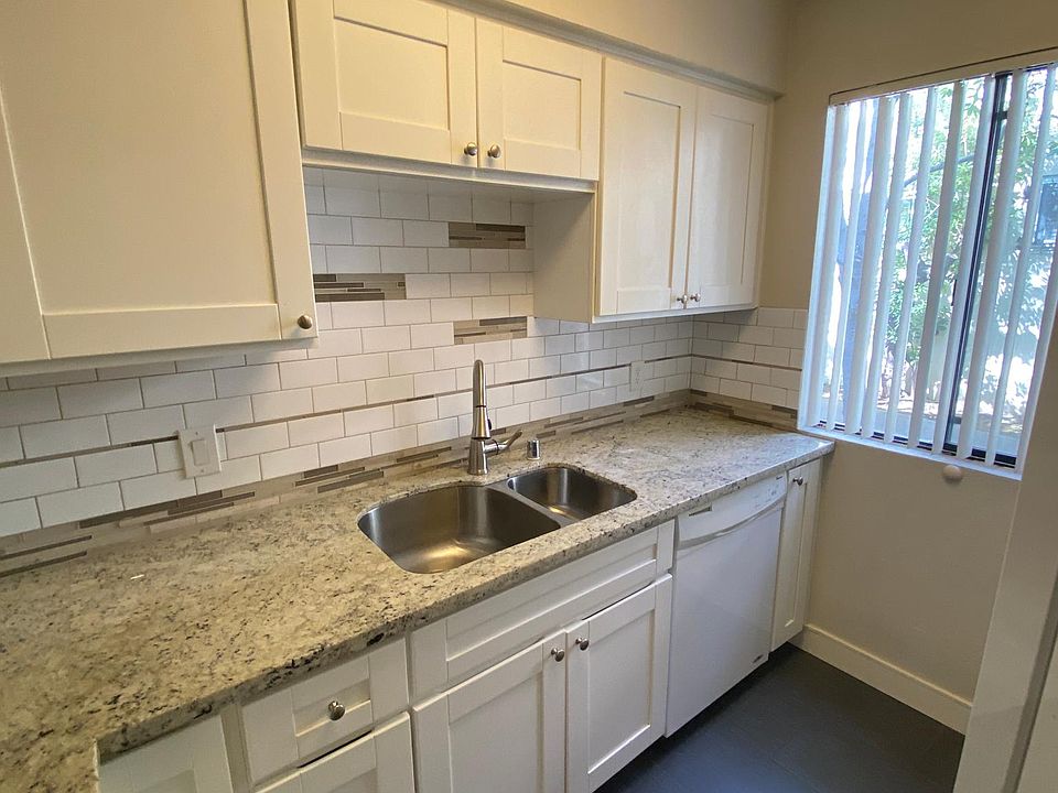 1st image of 1043 39th St APT 5