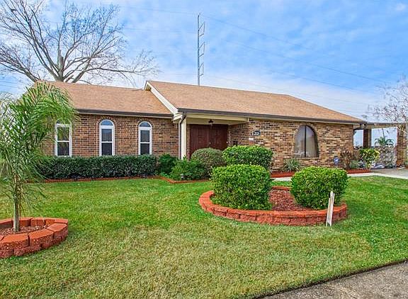 2nd image of 2024 S Glencove Ln