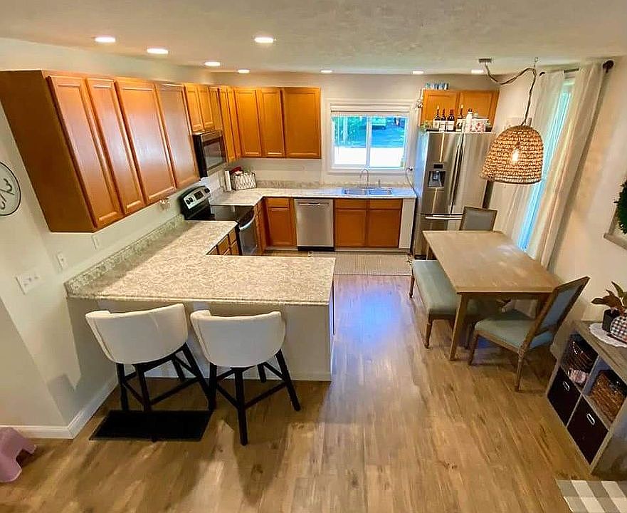 1st image of 207 W 27th St