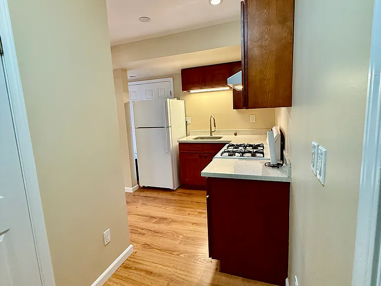 842 Cayuga Ave #A — Photo 10