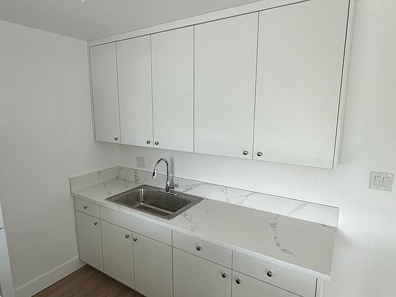 4th image of 208 W Hoover Ave APT 8