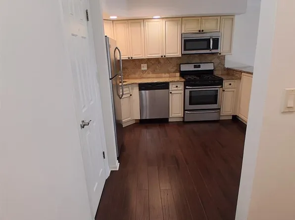 2014 Hawthorne Ln, Mahwah, NJ 07430