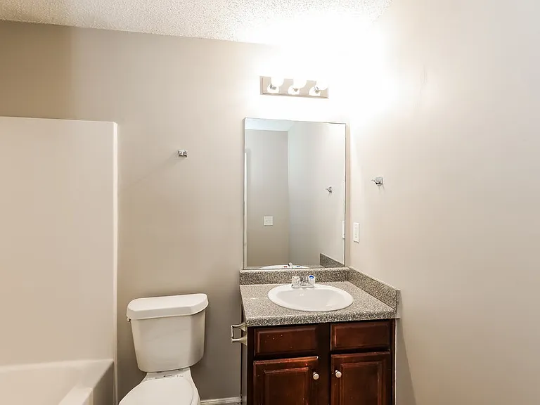 542 Vaughan Dr — Photo 16