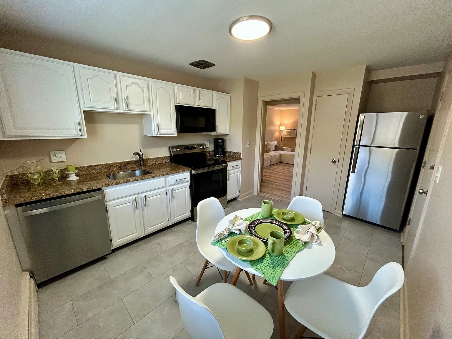 2 bed, 1.0 bath, 900 sqft, $2,780 — Photo 1