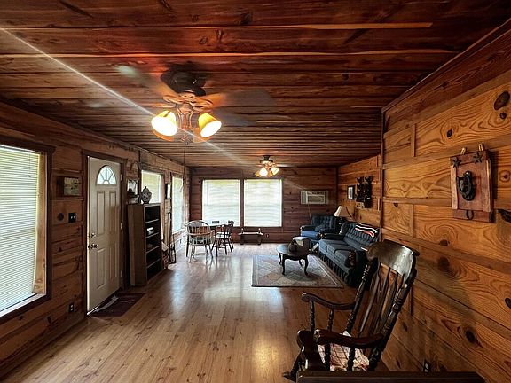 4th image of 110 Possum Ln