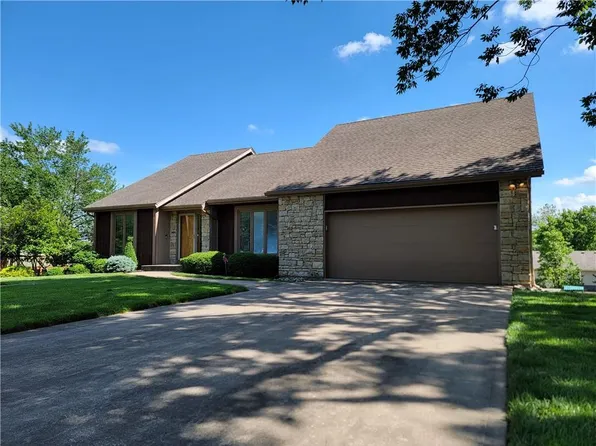 913 W 120th St, Kansas City, MO 64145