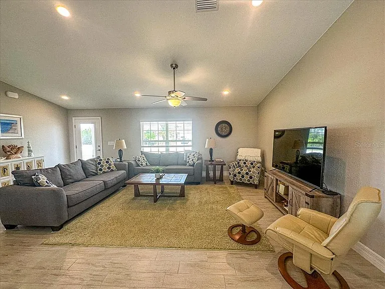11707 Willmington Blvd — Photo 8
