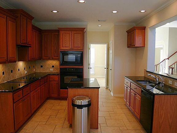 3rd image of 11707 Summer Springs Dr
