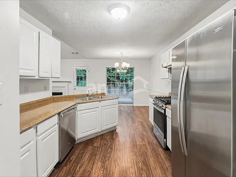 6465 Chestnut Bend Dr — Photo 3