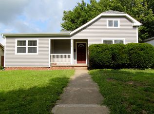 1828 Lovers Ln, Saint Joseph, MO 64505