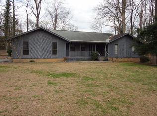 512 Colonial Dr, Greenwood, SC 29649