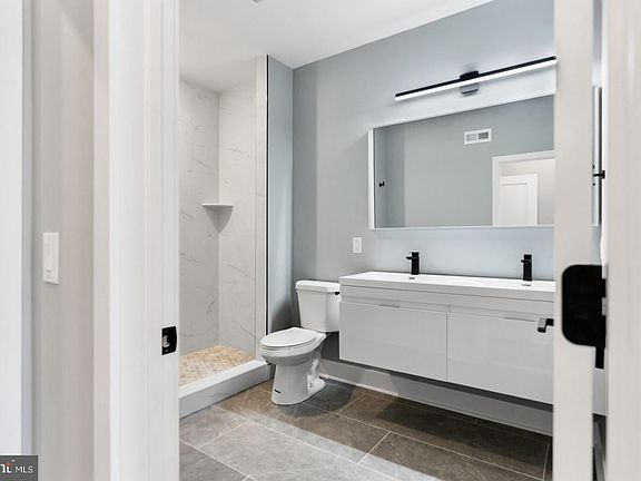 3rd image of 3037 W Sedgley Ave #2