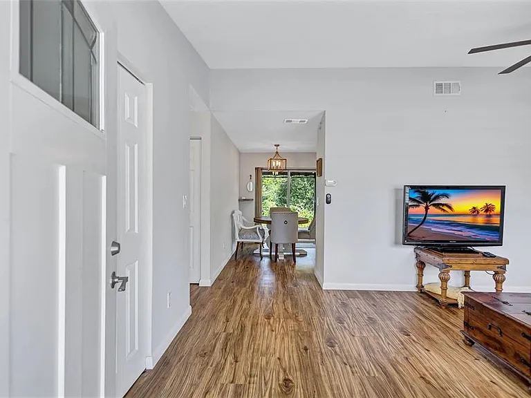 504 7th St SE — Photo 5
