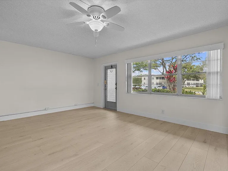 142 Kent St #I — Photo 7