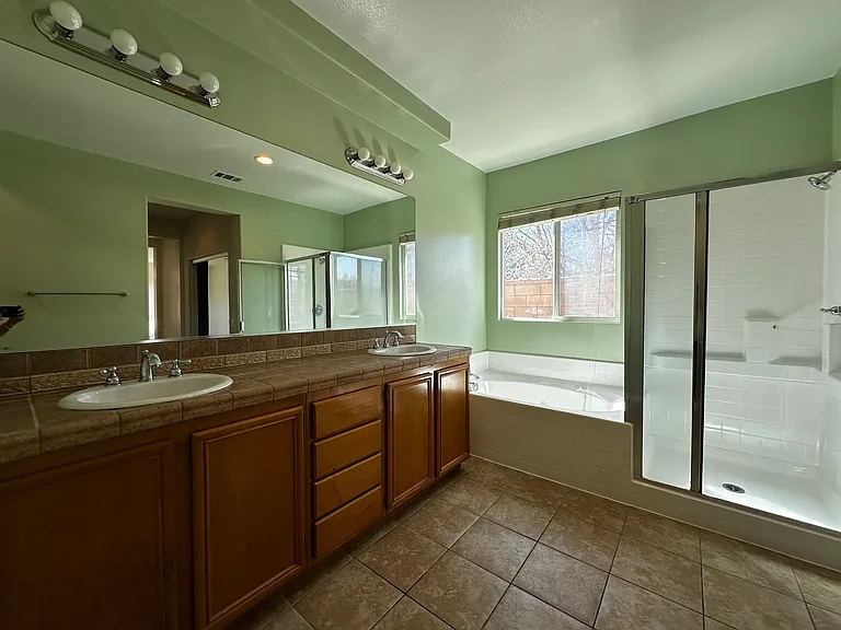 Emerald Ave — Photo 23