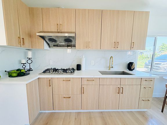 4th image of 5421 Loma Ave #A