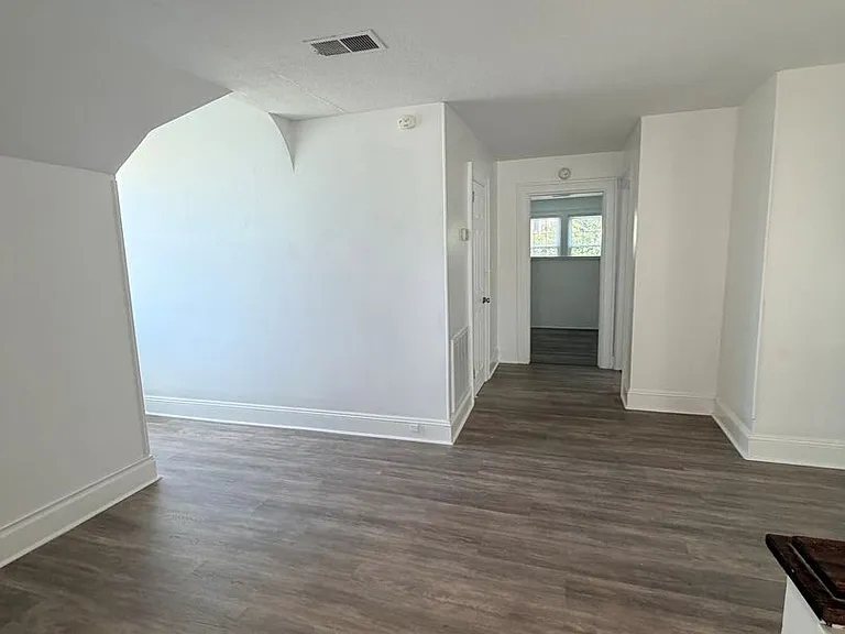 943 Marshall St #B — Photo 4