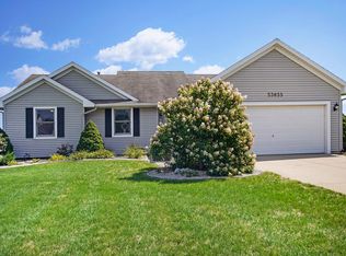 53655 W Ridgeview Cir, Paw Paw, MI 49079