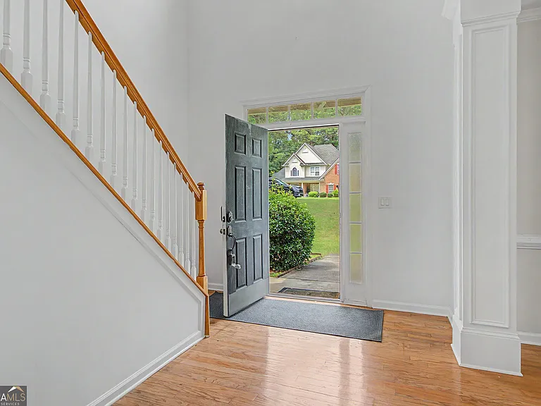 255 Squire Ln — Photo 9