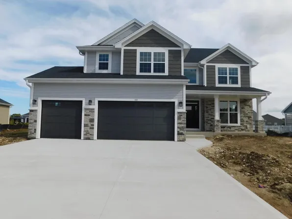 202 Mullberry LANE, Grafton, WI 53024