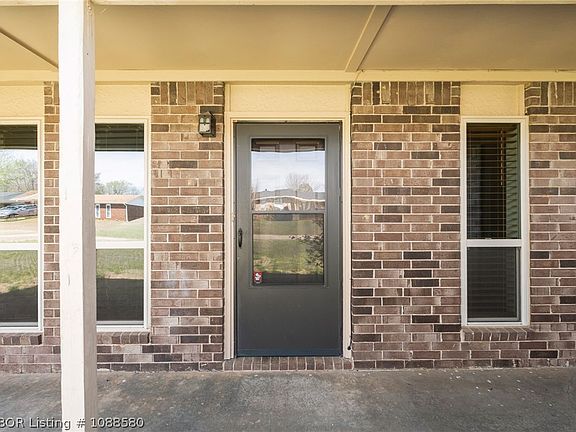 3rd image of 407 Wyndy Height Dr