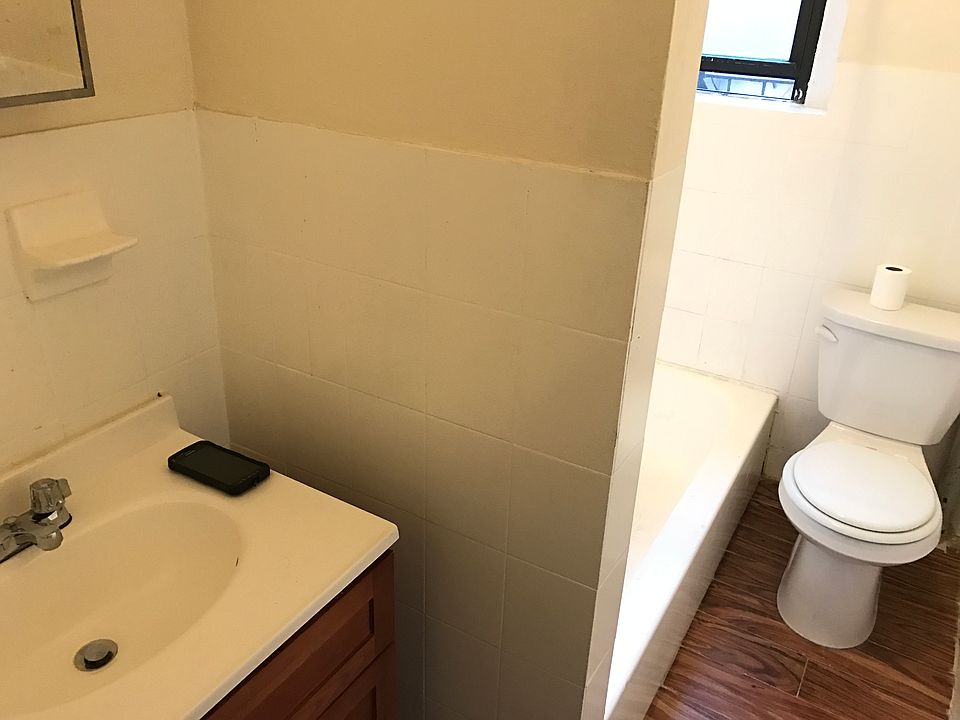1st image of 409 E 21st St